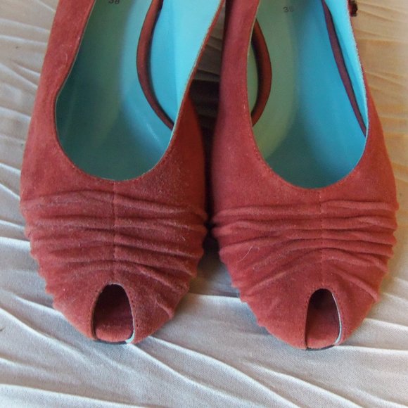 Thierry Rabotin Coral Red Suede Peep Toe Slingbacks sz 38 - Picture 2 of 9
